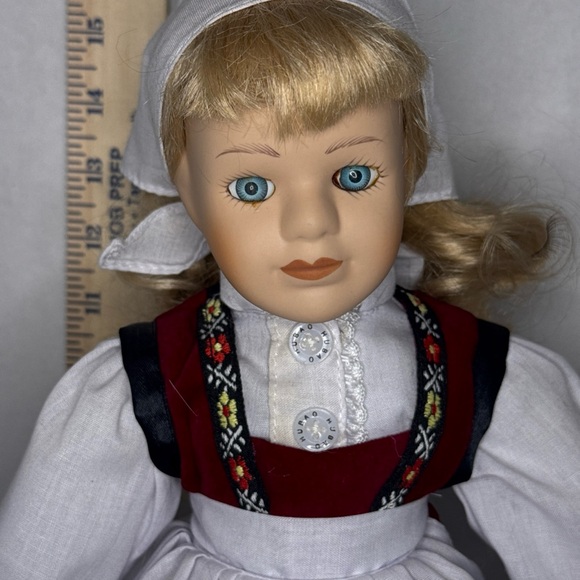 Porcelain‎ Traditional German Girl Doll - Picture 9 of 9